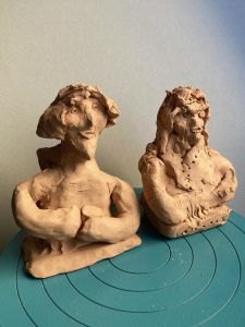 Figurines modelées par des enfants de CP