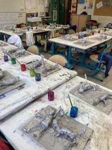 Séance d'arts plastiques en classe entière